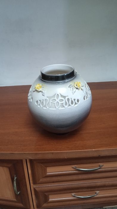 Декоративная ваза