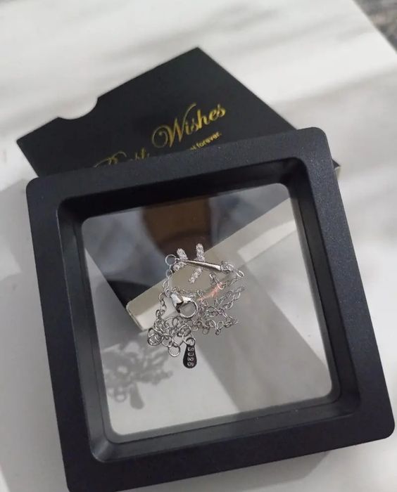 Серебряный браслет+ футляр с коробкой в подарок, и смешная вывеска в т