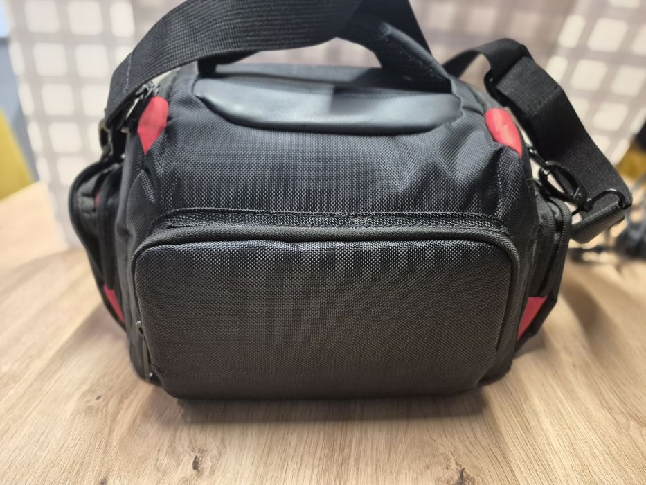 ПРОДАВАМ Пълен кит: Canon EOS R10 + RF 18-150mm + 2 Оригинални батерии + Чанта