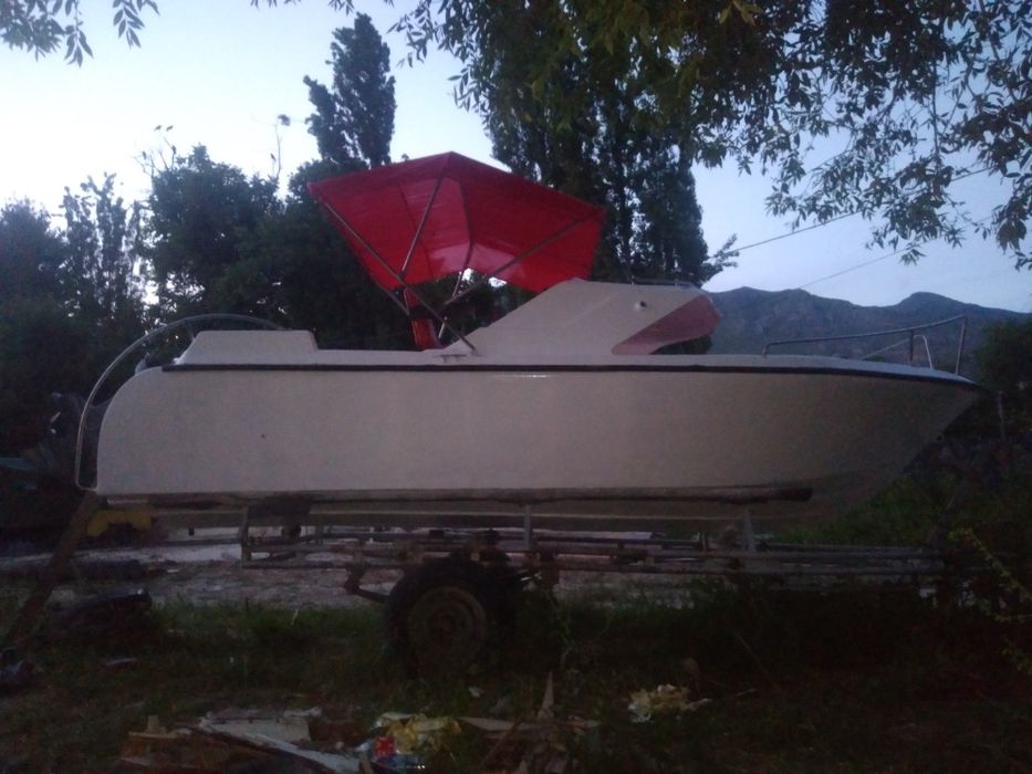 Продаю катер Ладога 3,с подвесным мотором ямаха 115 2 тактная