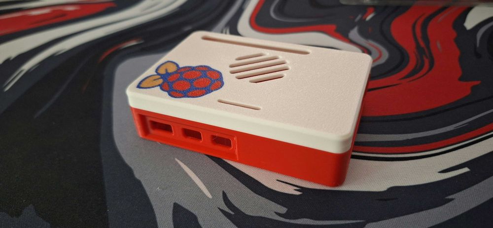 Vând carcasă pentru Raspberry Pi 5