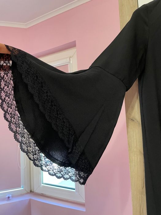 Рокля на Zara прав модел