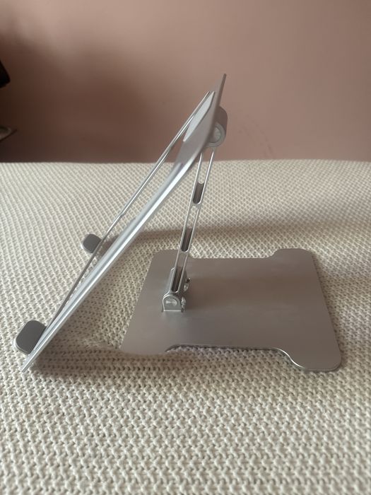 Подставка под планщет. Новая.