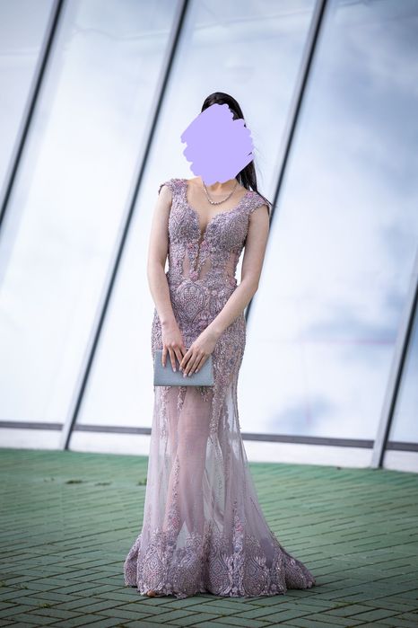 Продавам бална рокля.