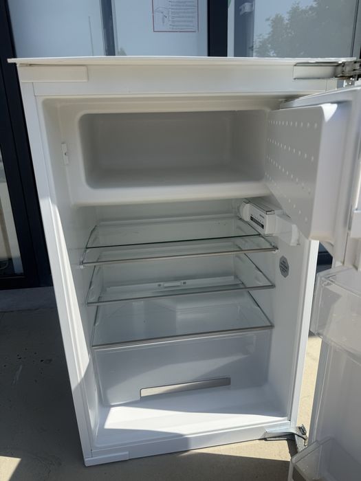 Малък хладилник Сименс за пълно вграждане