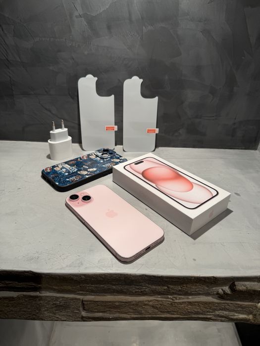 Перфектен Iphone 15 Pink + подаръци