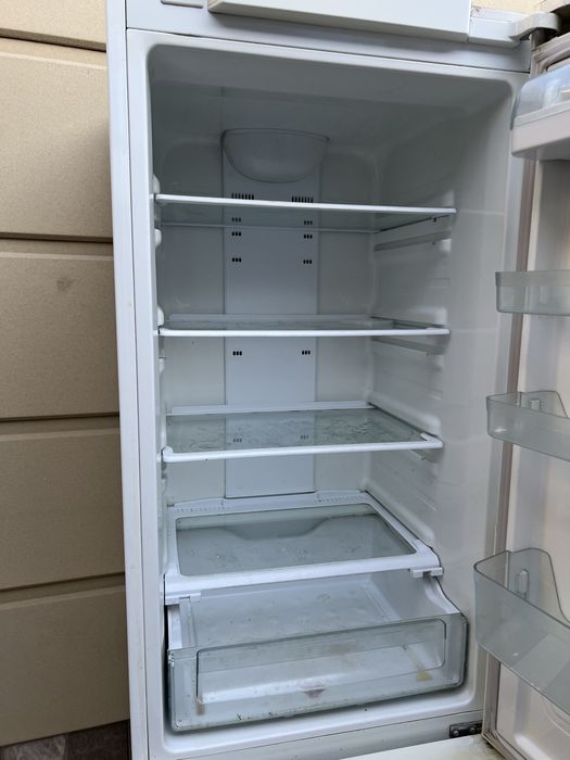 Холодильник SAMSUNG