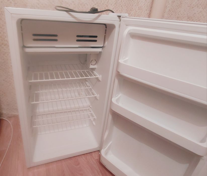 Продам  холодильник офисный