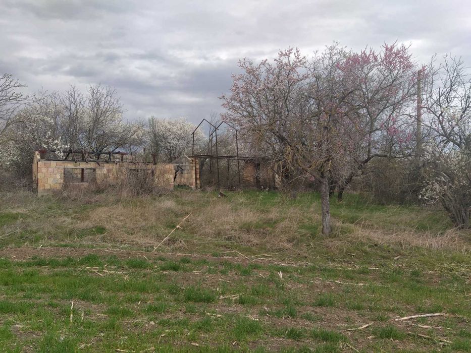 Продава панорамен парцел в регулация в с.Кривня