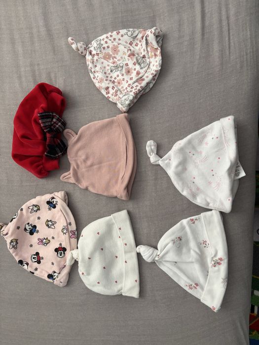 Caciuli bebe, set infasat