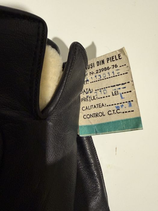 Manusi vintage comuniste