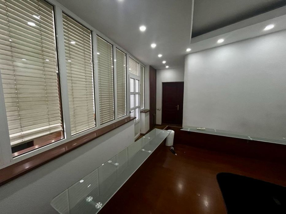 Ойбек, офис в аренду