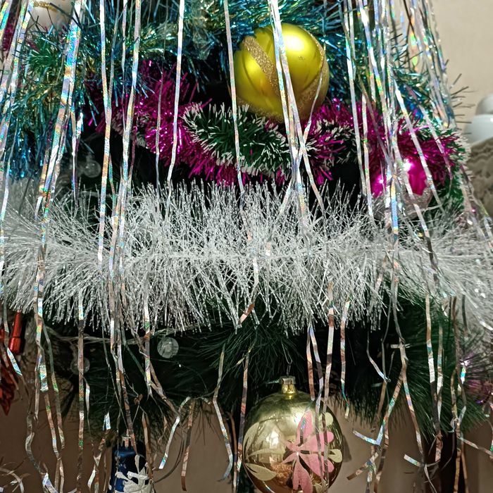 Продается ёлка с игрушками