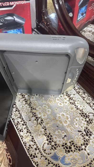 Монитор для автомобиля