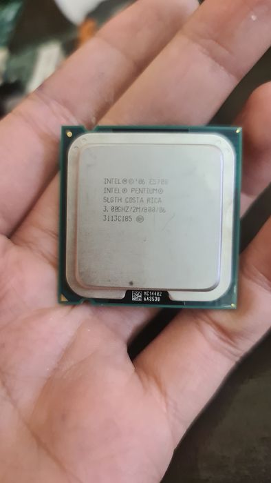 Intel Pentium E5700.