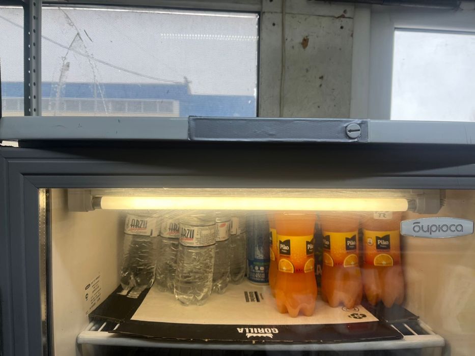 Продам витринный холодильник