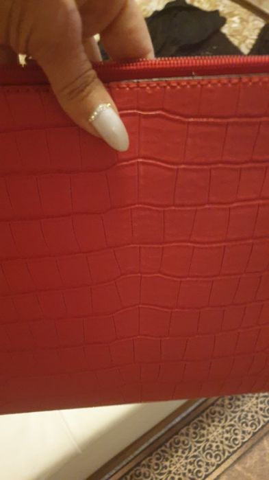 Уригинален клъч GUESS от Милано. Луи Вютон нова.