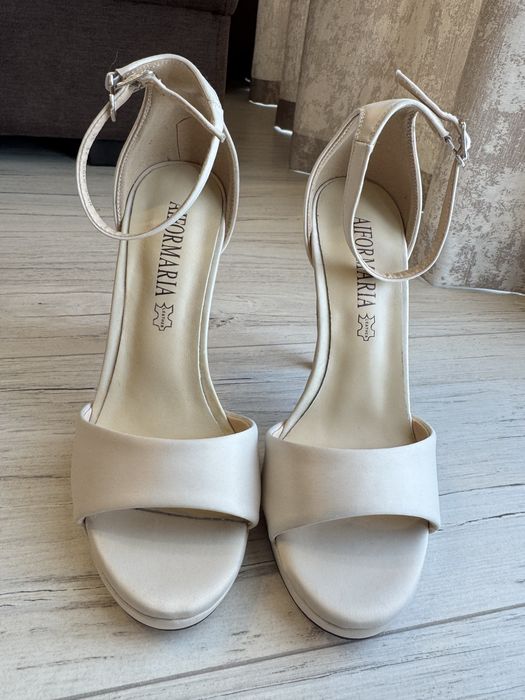 Официални сандали на ток