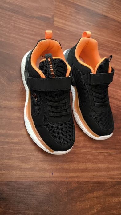 Кроссовки размер 35 .