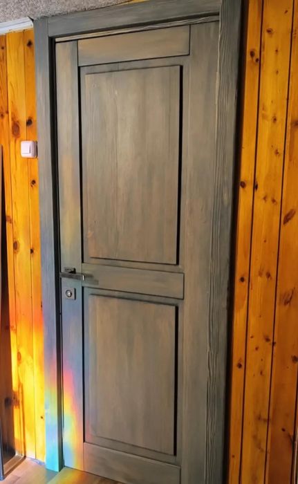 Входная дверь из дерева
