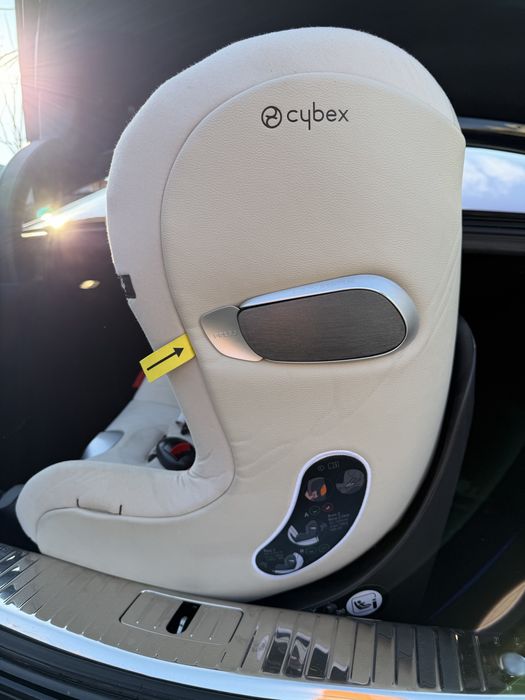 Детско столче за кола + база Cybex Ferrari