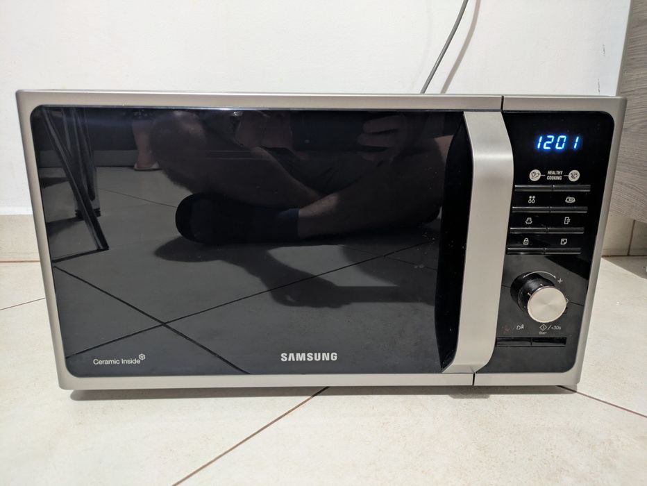Cuptor microunde Samsung defect