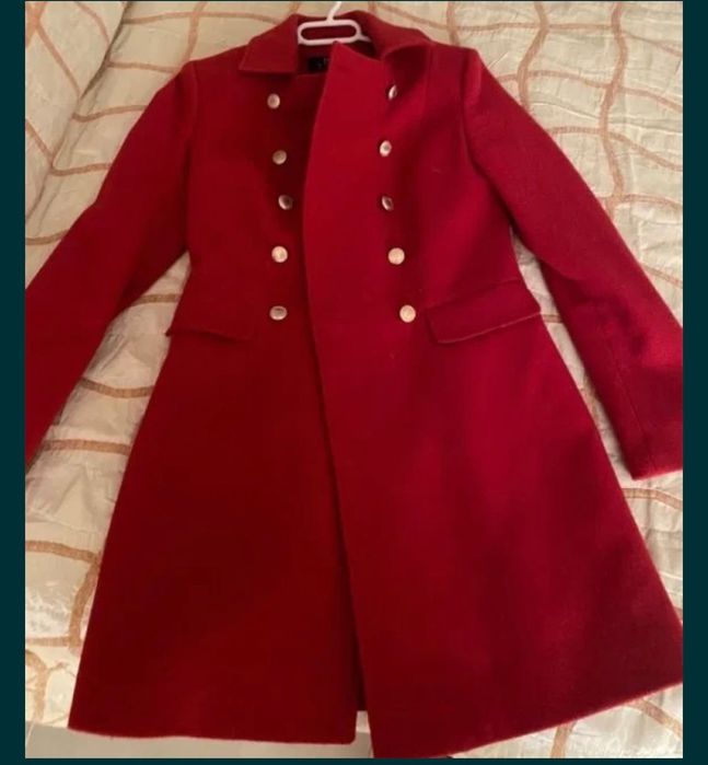 Червено палто Dika