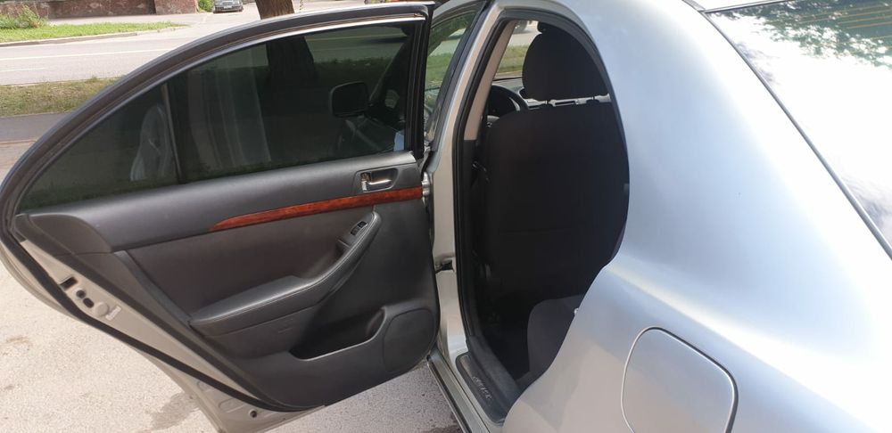 Продаю тойоту авенсис