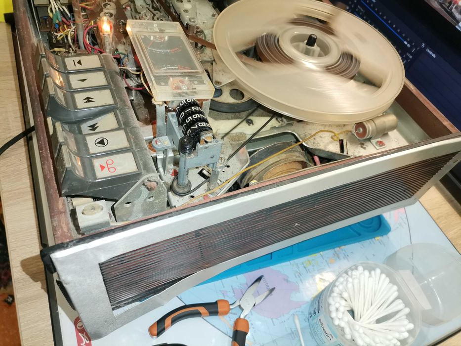 Magnetofon ZK246 pentru piese