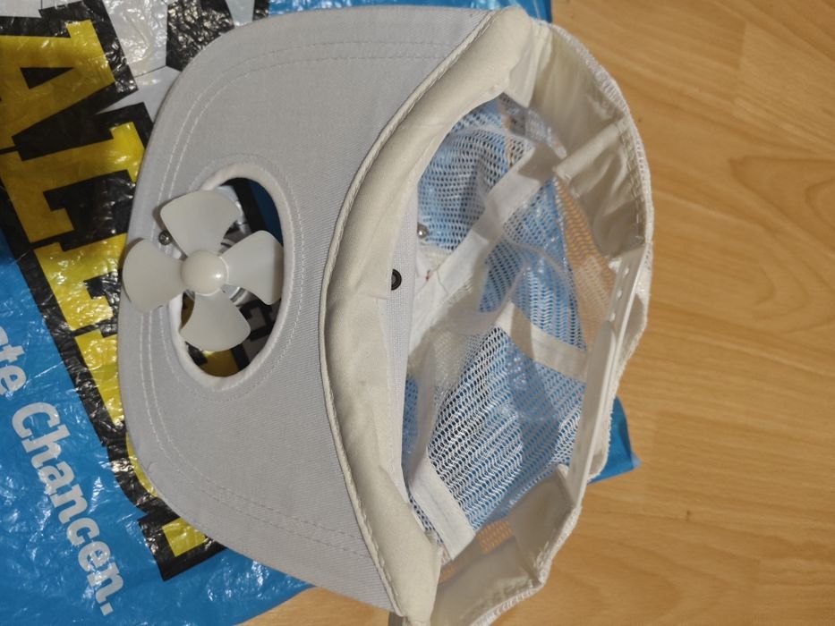 Соларна шапка с вентилатор