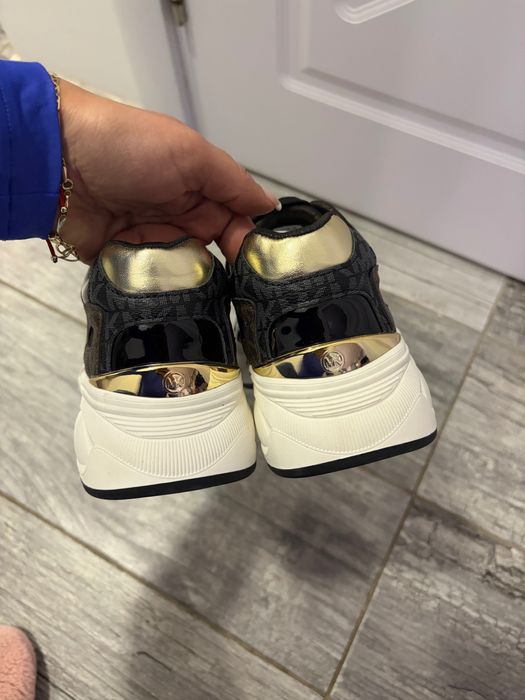 Нови и оригинални обувки Michael Kors