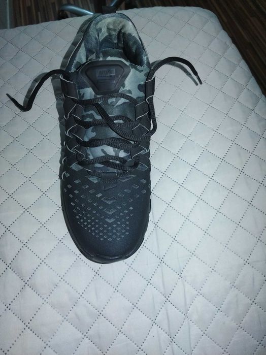 Adidași Nike Fingertrap TR, Mărime 42,In stare perfecta,negru(culoare)