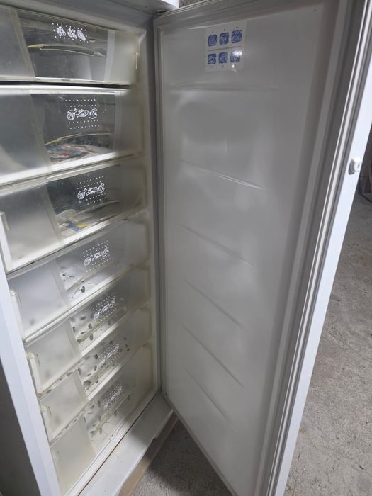 Срочно продаётся морозильный камера Бирюса