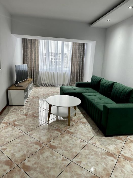 Închiriez apartament 3 camere