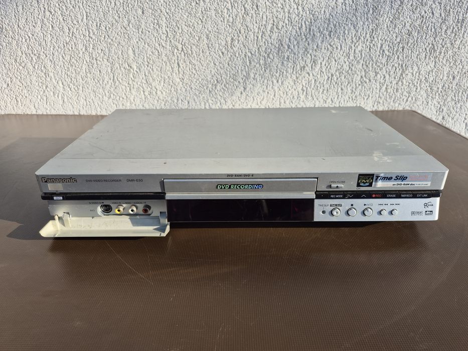 Vând DVD video Recorder marca Panasonic  model DMRE-50EG,made in japan