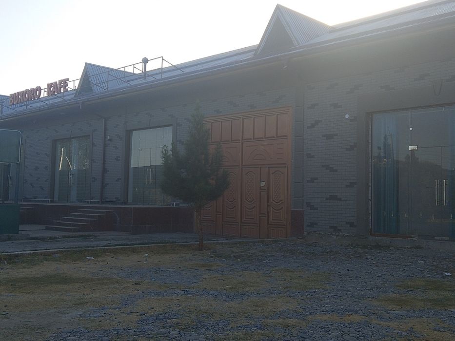 Ижарага берилади ёни ва орқасида ерлари бор