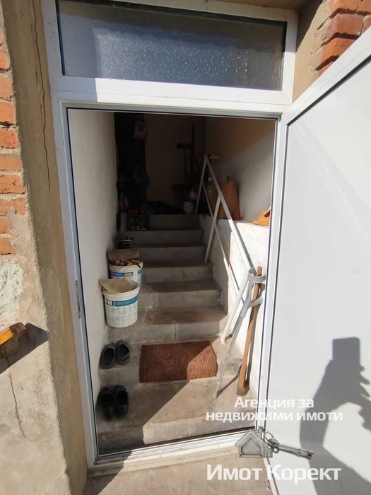 Имот Корект продава двуетажна къща в с.Тополово, обл. Пловдив