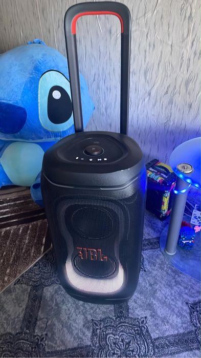 JBL  Party Box 330 с зарядно,кашона на колоната книжките и е още в гаранция