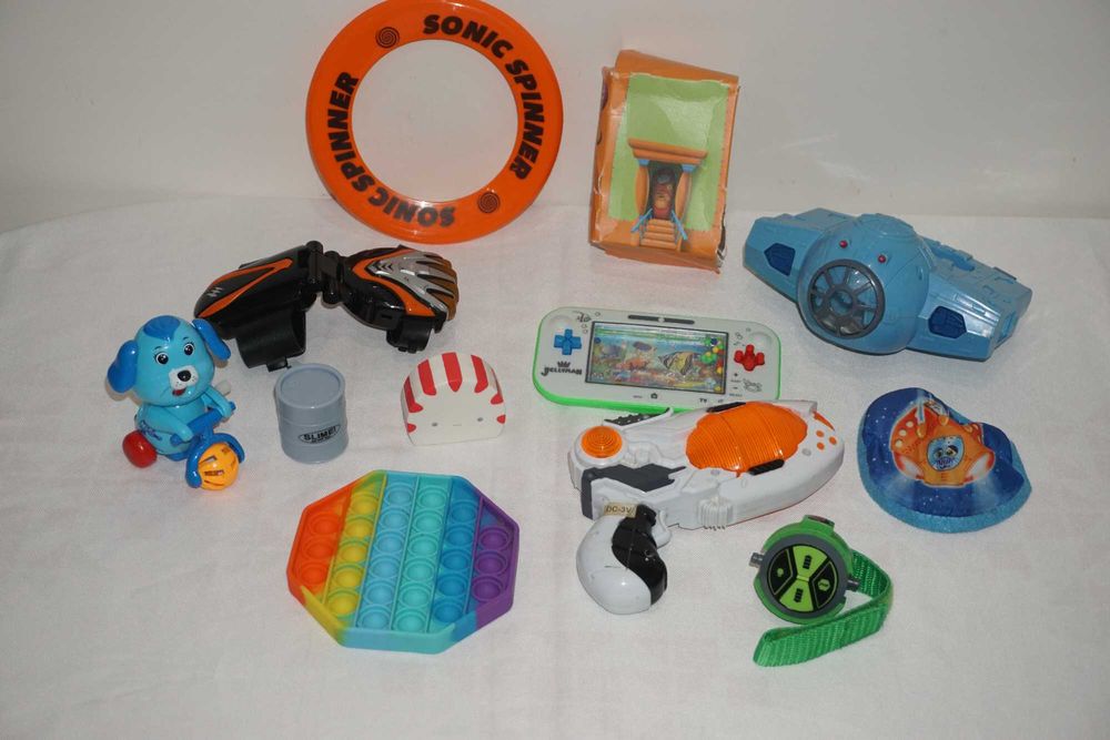 Лот от 12 Различни Детски Играчки