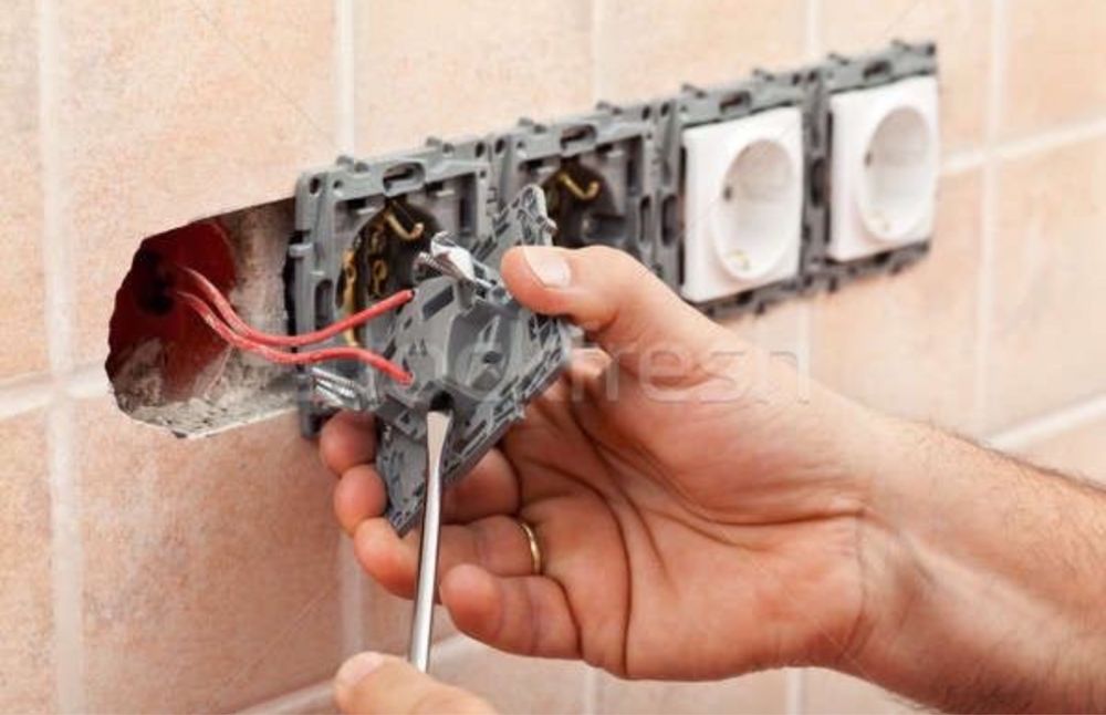 Electrician NON-STOP prețuri foarte bune. Fac și deplasări