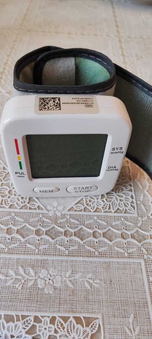 Продам наручный тонометр