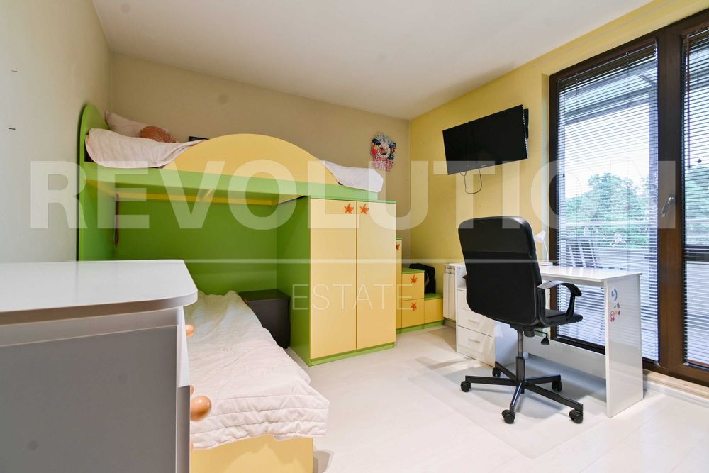 Продава се Четиристаен апартамент в София, Витоша - 220 кв.м за 1955 €/кв.м - Снимка #9