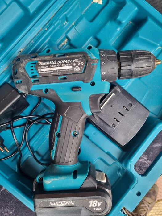 Vând filetantă makita DDF482
