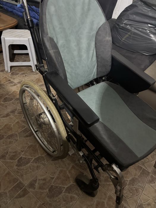 Vand Scaun cu rotile