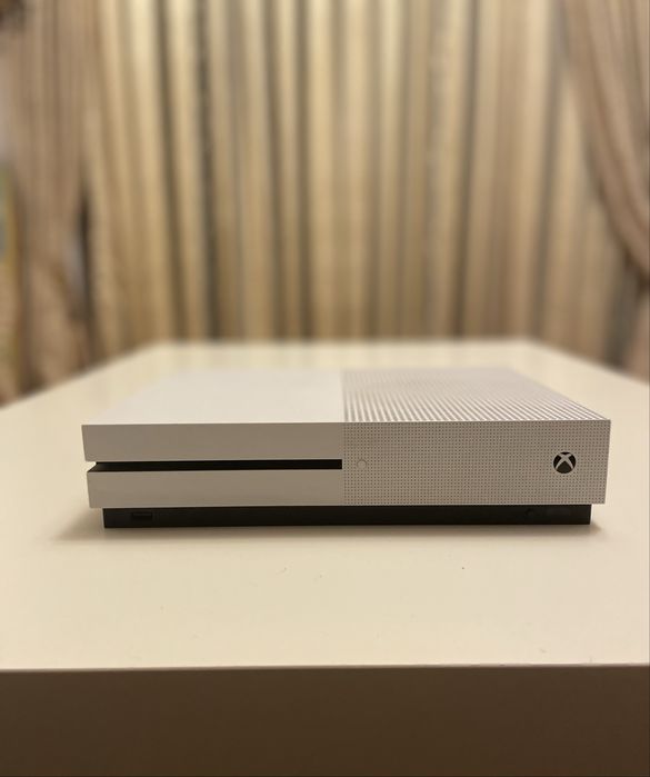 Xbox One S 500GB – funcțional, cabluri originale, fără controller