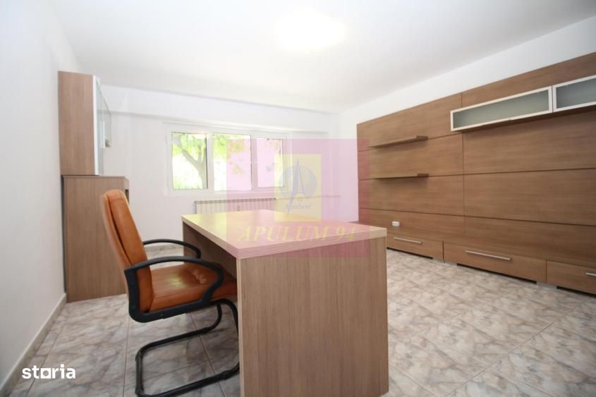 Apartament cu 3 camere de vânzare Decebal adiacent