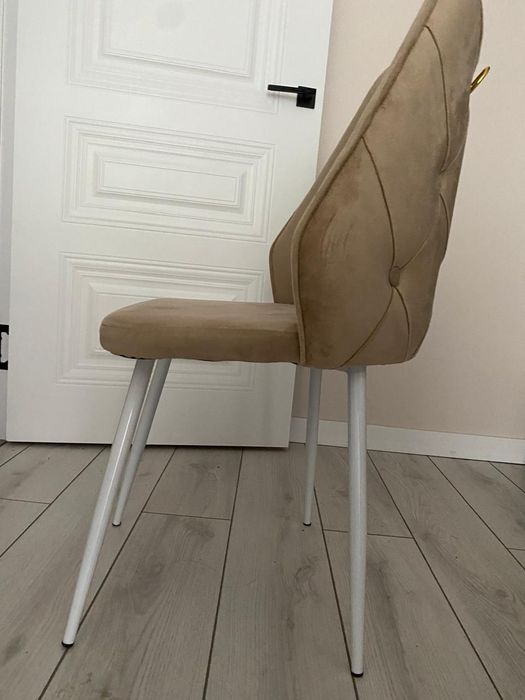 Продам стол+6 стульев срочно