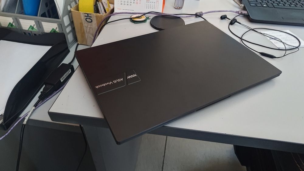 Ноутбук ASUS 16"