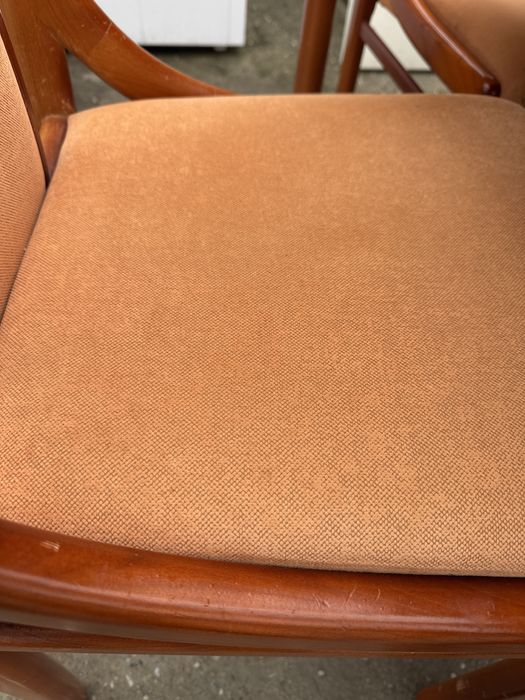 VAND URGENT masa cu 6 scaune