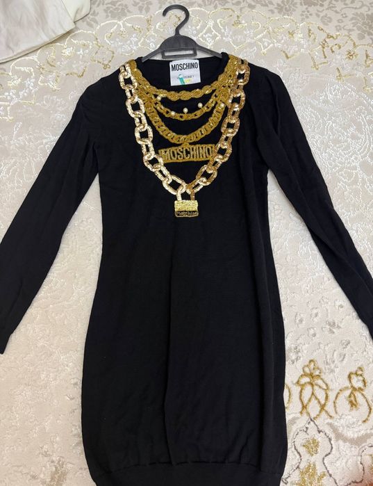 Строго оригинальное платье